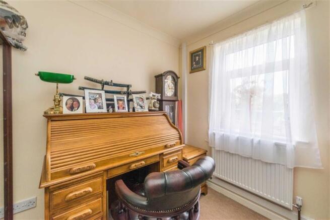 GOOD SIZED BEDROOM T