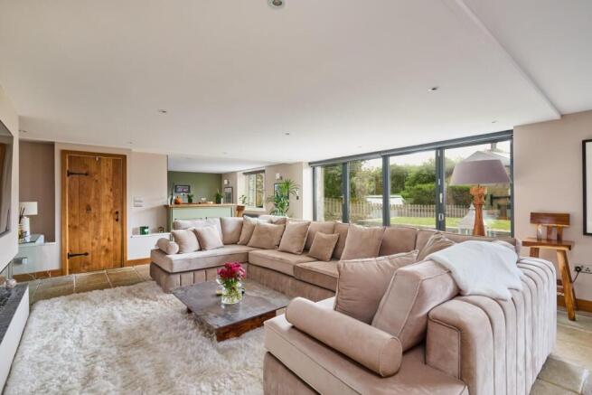 4 bed Detached for sale Image 11