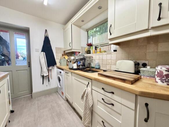 3 bed Semi-Detached for sale Image 8