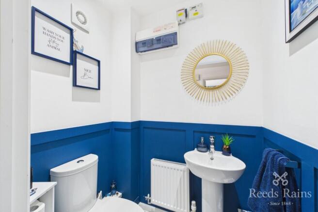 4 bed Detached for sale Image 5