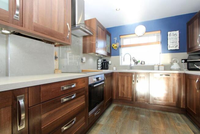 Cornwall Crescent, Yate, BS37 photo 4