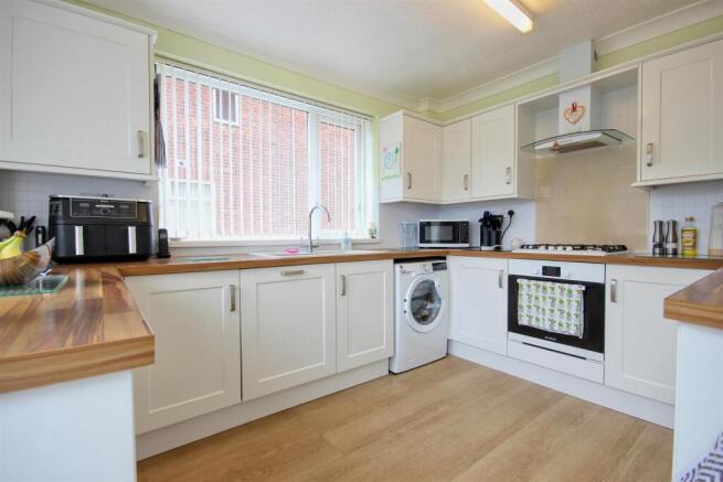 3 bed Semi-Detached for sale Image 5