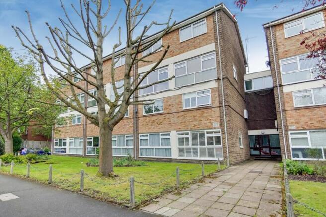  Presented by Clinton at EweMove Bexleyheath and D