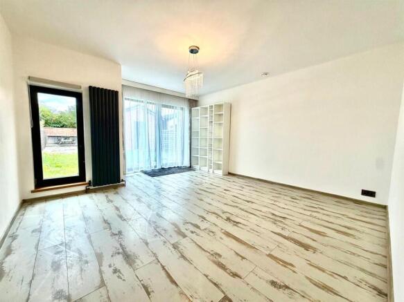 2 bed Semi-Detached Bungalow to rent Image 11