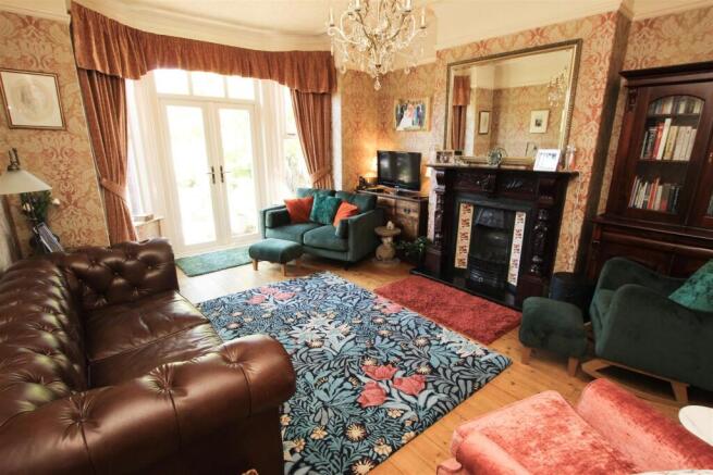 4 bed Detached for sale Image 5
