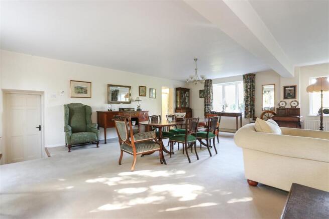Dining Area.jpg