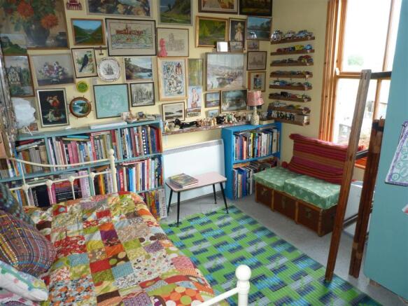 BEDROOM 2