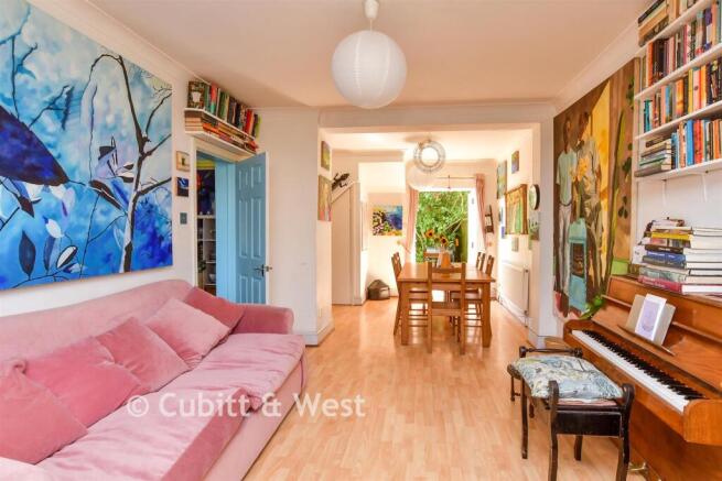 Lounge/ Dining Room