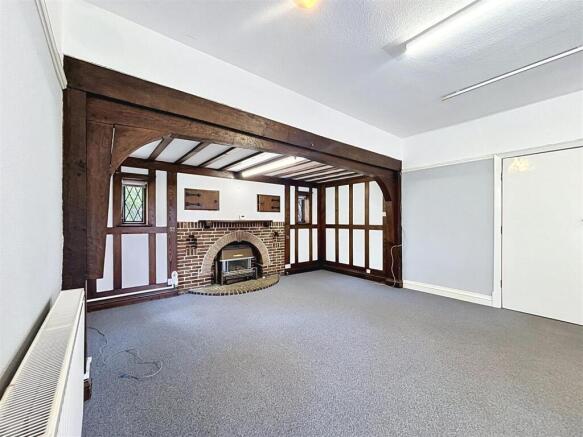 5 bed Detached for sale Image 4