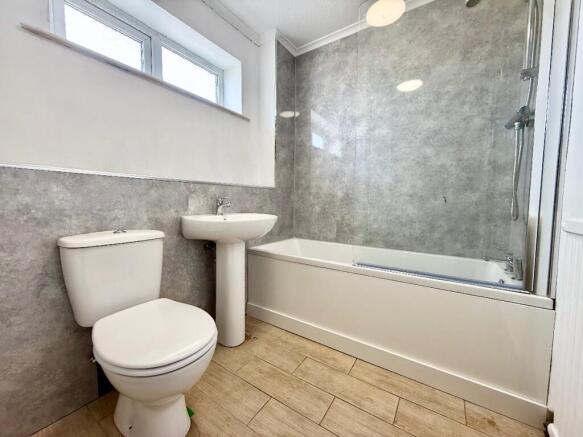 3 bed Terraced to rent Image 12