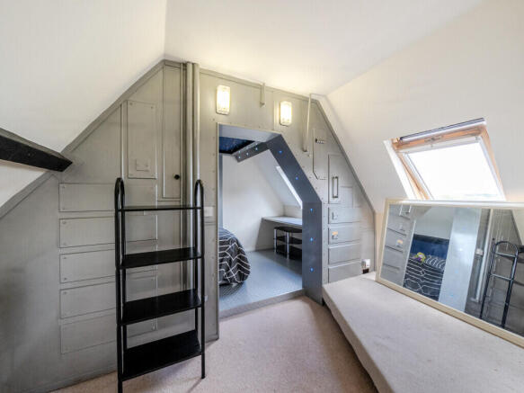 3 bed Apartment for sale Image 10