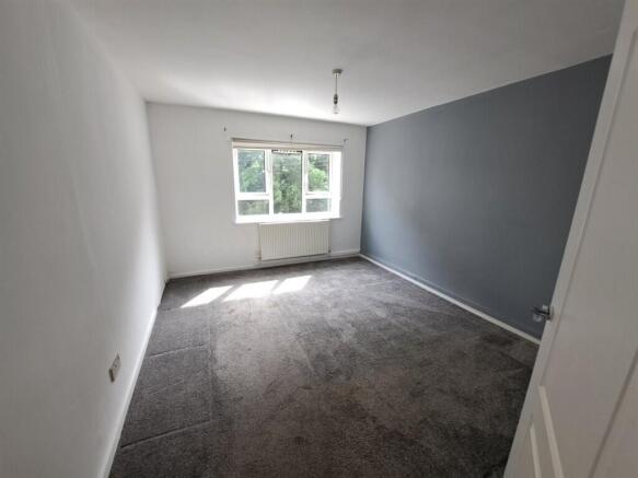 3 bed Flat for sale Image 8