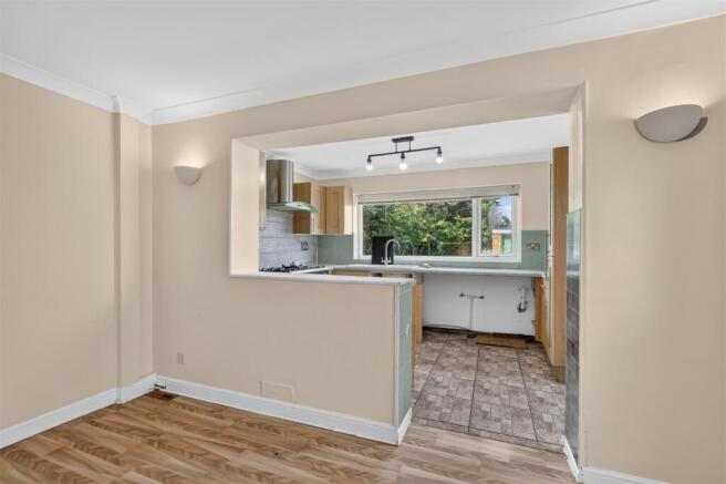 4 bed Semi-Detached for sale Image 8