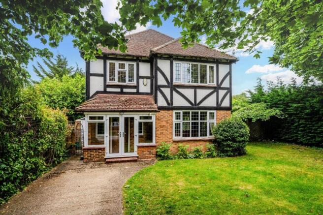 4-bed house on Woodcote Hurst, Epsom, KT18, £975,000