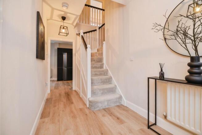 5 bed Detached for sale Image 7