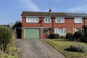 7, Rowbury, Farncombe, Godalming GU7 3BQ