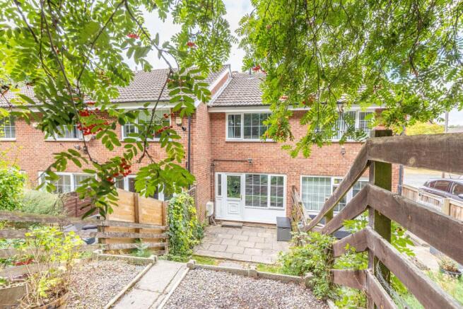 2 bed Terraced to rent Image 9