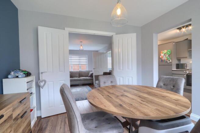 3 bed Semi-Detached for sale Image 6