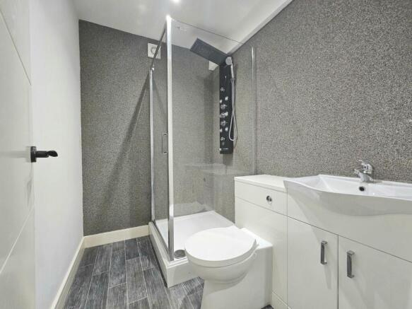 1 bed Apartment to rent Image 6