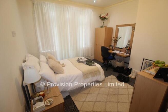 8 bed Semi-Detached to rent Image 6