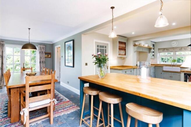 6 bed Detached for sale Image 6