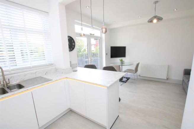 OPEN PLAN LIVING/ DINING/ KITCHEN