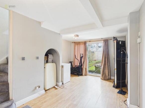 cam05591g0pr0153still020