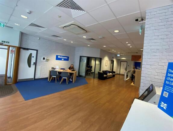 entrance foyer.jpg
