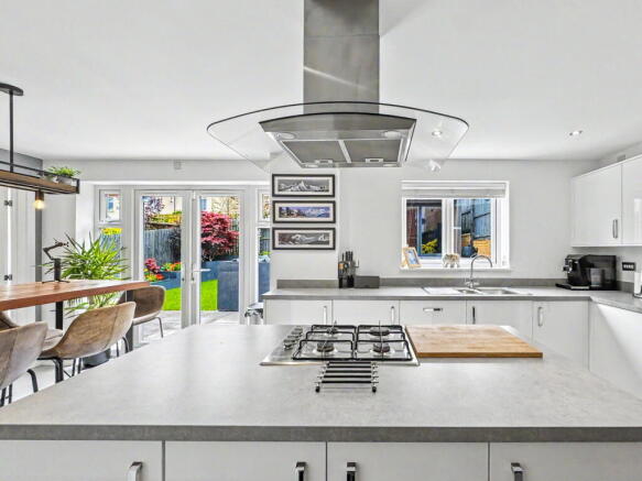 4 bed Detached for sale Image 7