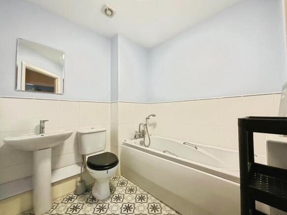 2 bed Apartment for sale Image 10