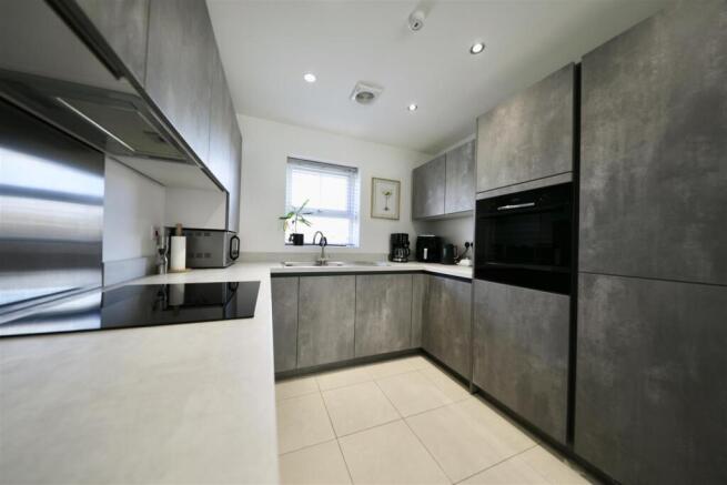 3 bed Terraced for sale Image 7