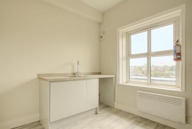1 bed Apartment to rent Image 4