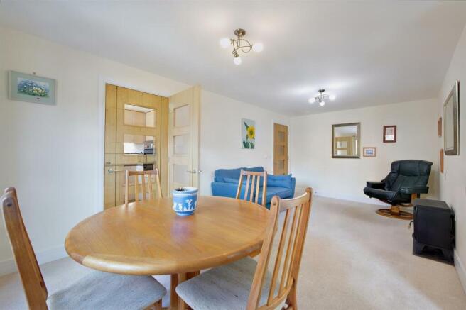 8548356-interior29-800.JPG