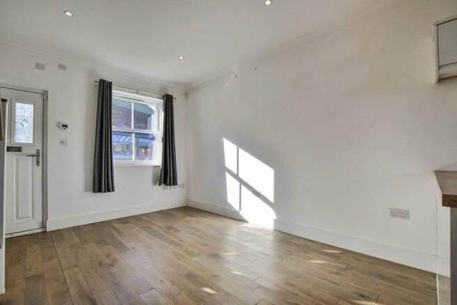 Kitchen/ Living Room