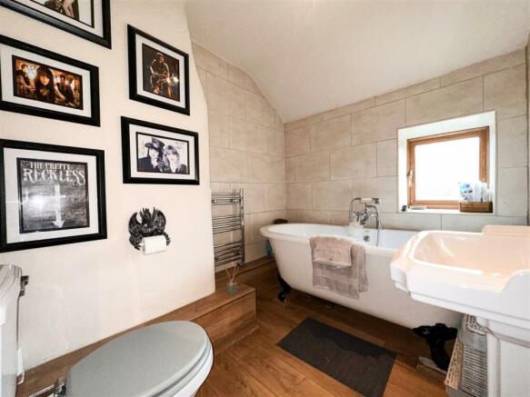 FAMILY BATHROOM