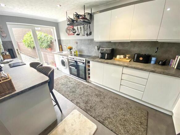 Kitchen (2).jpg