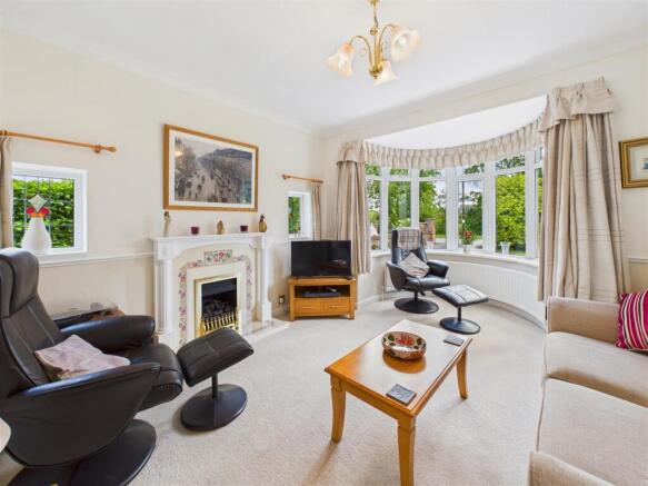 5 bed Detached for sale Image 8