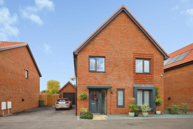 4-bed detached on Herdwick Drive, Hellingly, Hailsham, £425,000