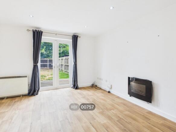 2 bed Terraced to rent Image 6