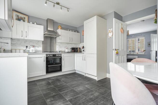 3 bed Terraced for sale Image 11