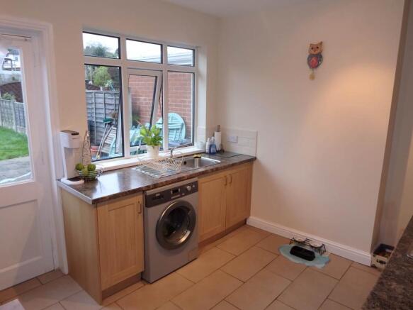 FITTED KITCHEN 