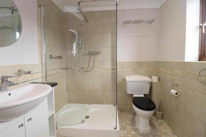 4 bed Detached for sale Image 12
