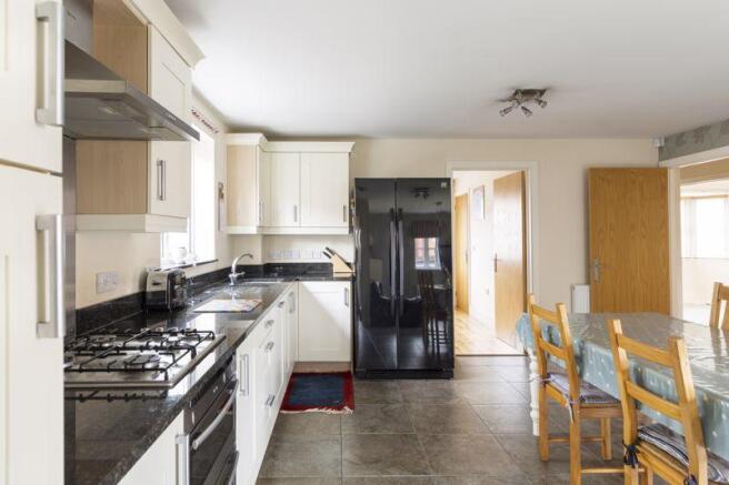 Kitchen / Dini...