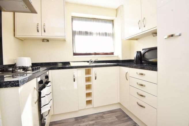 2 bed Flat for sale Image 5