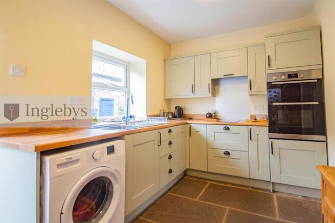 6 bed Farm House for sale Image 6