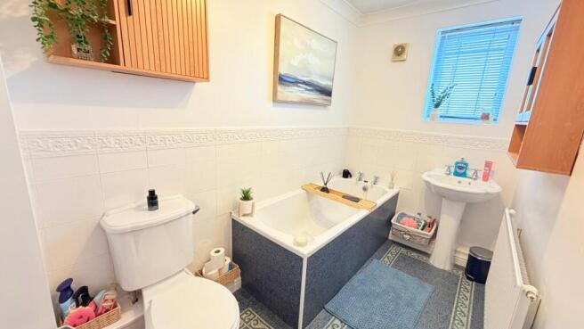 3 bed Semi-Detached for sale Image 11