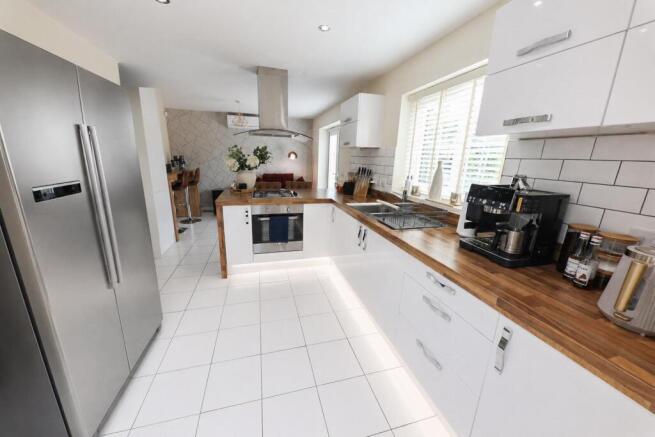 OPEN PLAN LIVING DINING KITCHEN
