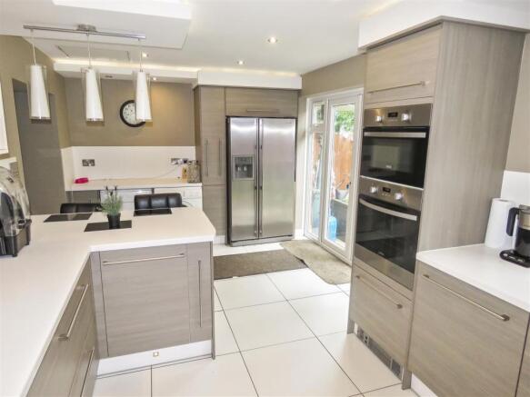 KITCHEN/BREAKFAST ROOM