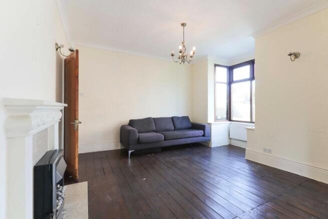 5 bed Detached for sale Image 7