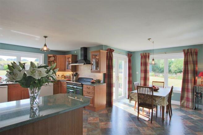 Kitchen/Dining...